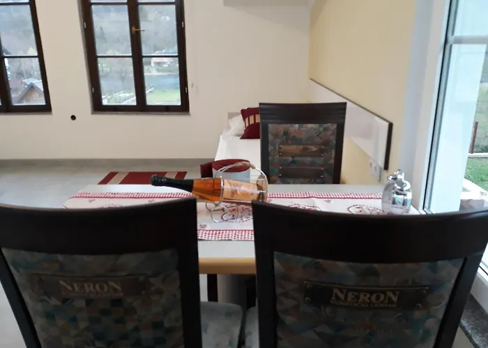 Alojamento de Acomodação e Pequeno-almoço River View Bihac Lohovo